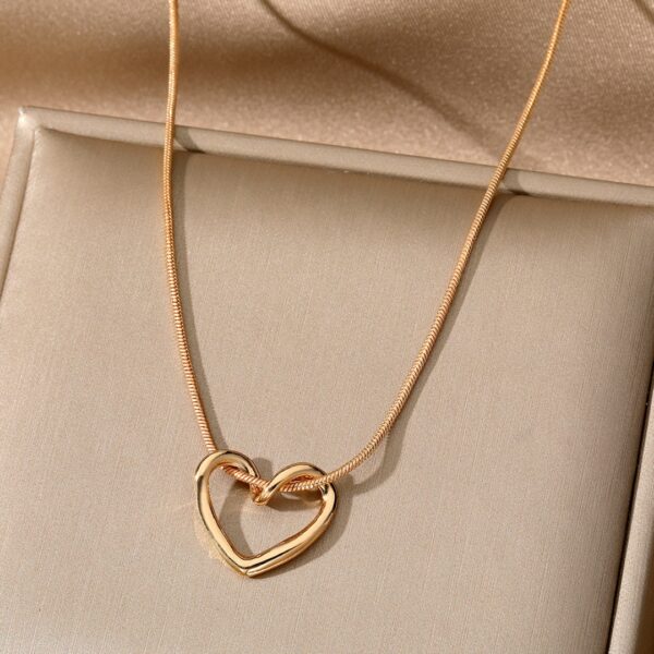 The Amora Hollow Heart – Elegant Snake Chain Necklace for Women
