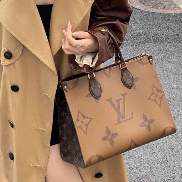 Louis Vuitton Onthego MM Tote - Original Quality - Image 9
