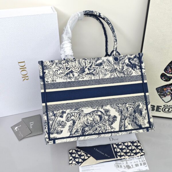 Medium Dior Book Tote Ecru and Blue Toile de Jouy Embroidery - Image 2