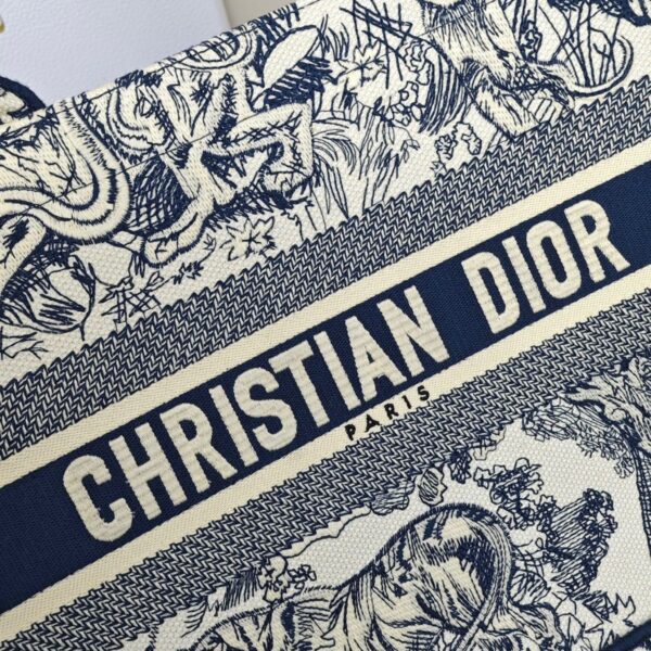 Medium Dior Book Tote Ecru and Blue Toile de Jouy Embroidery - Image 4