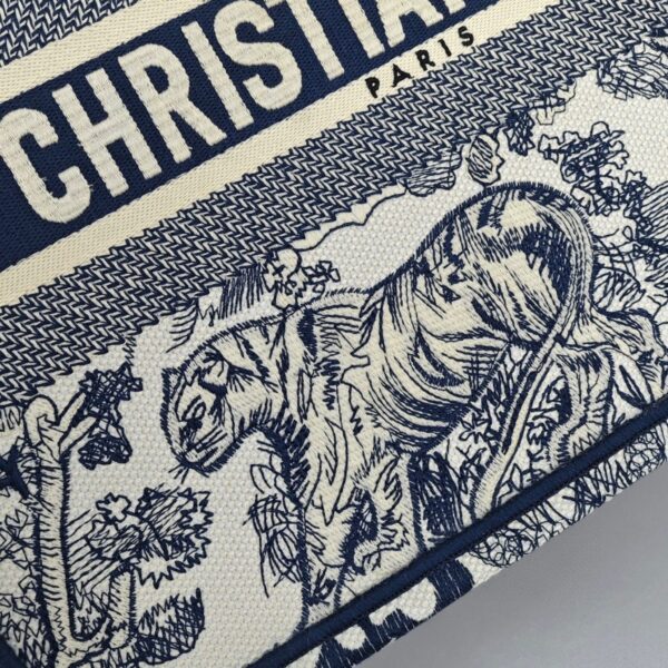 Medium Dior Book Tote Ecru and Blue Toile de Jouy Embroidery - Image 6